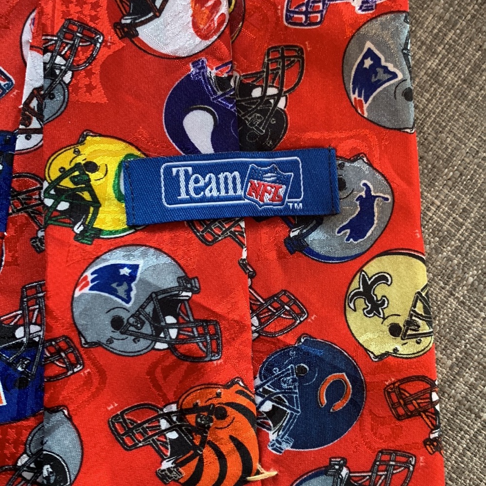 Team NFL - Football Helmet Tie - Picture 4 of 5